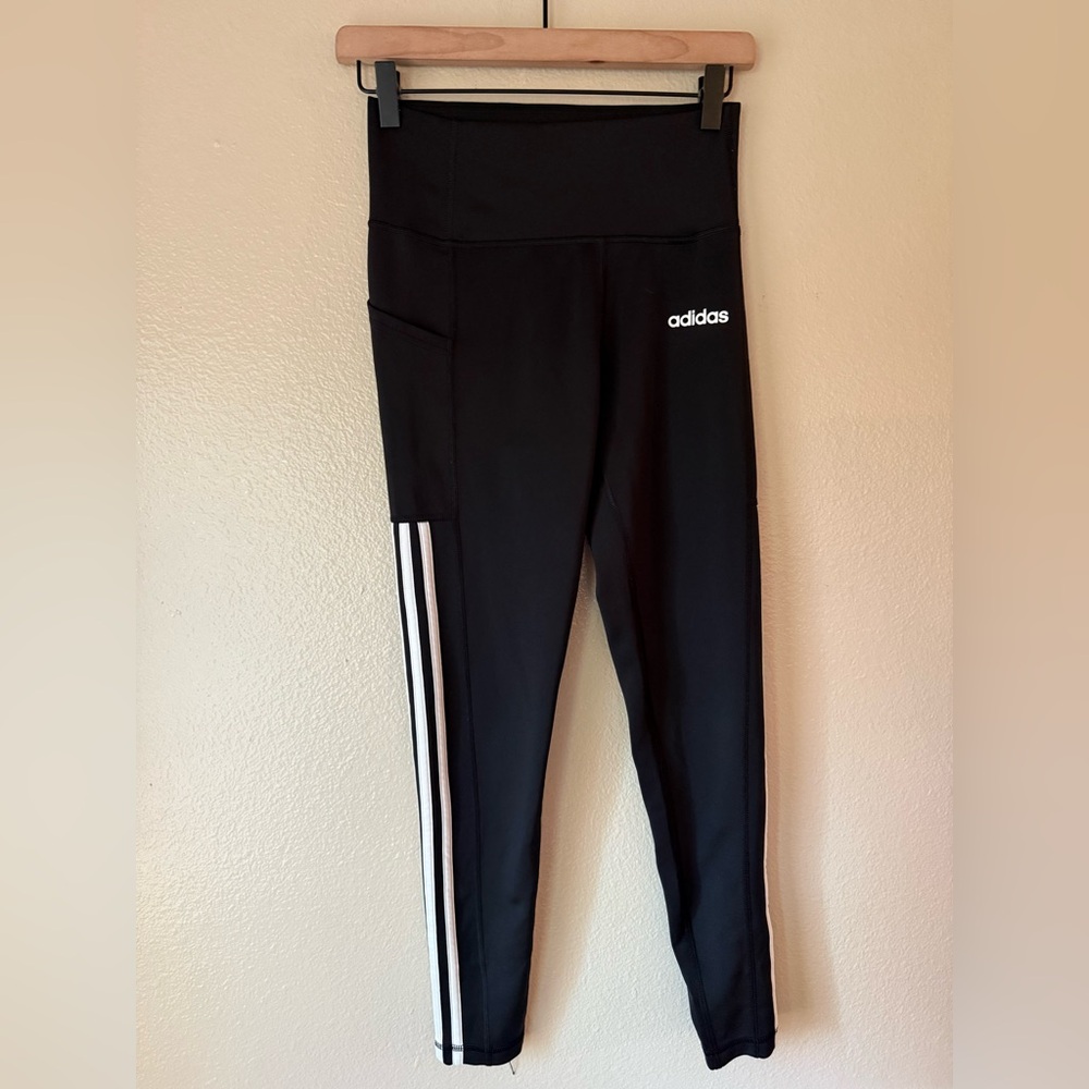 ❇️ADIDAS Black Cropped Leggings with pockets 2 for $22❇️